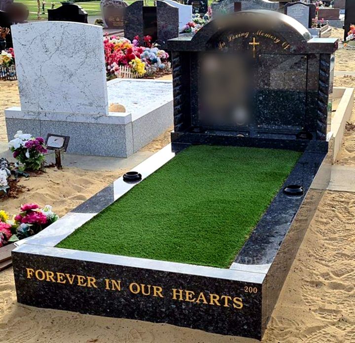 Full memorial with lawn inset