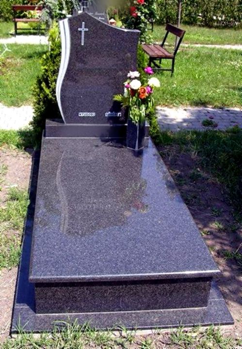 Wave headstone with cover slab